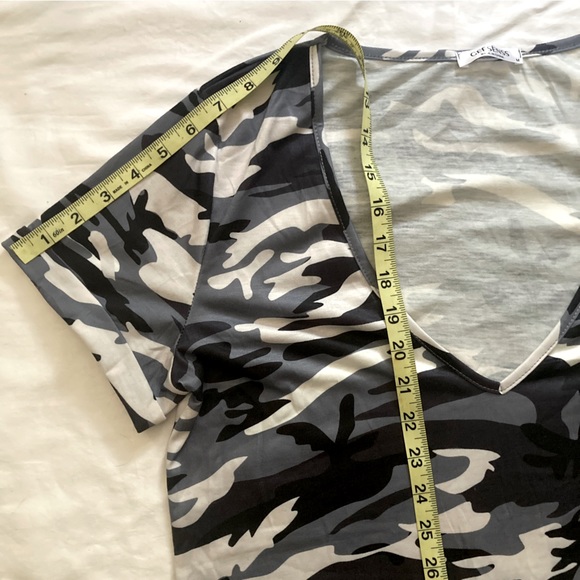 Camo Print Deep V-Neck Short Sleeve Tunic Shirt NWT - M - Picture 9 of 12